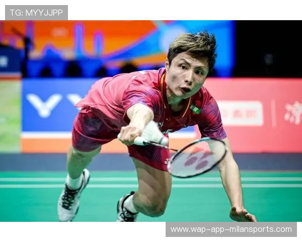 马来西亚羽毛球公开赛：石宇奇后场吊球频频得分，马来西亚羽毛球女队员