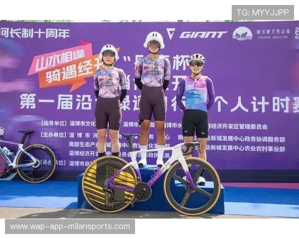 世界自行车计时赛明星选手社区公益骑行，自行车比赛计时器