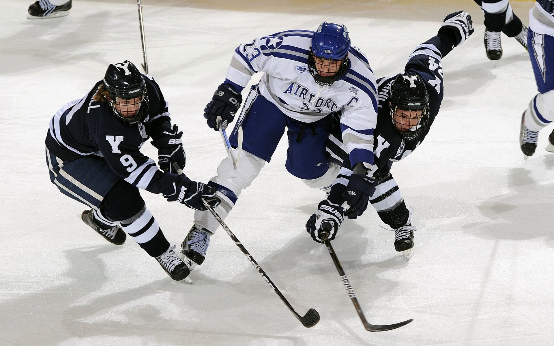 中国足球联赛官方合作伙伴关系不断扩展，中国足协合作